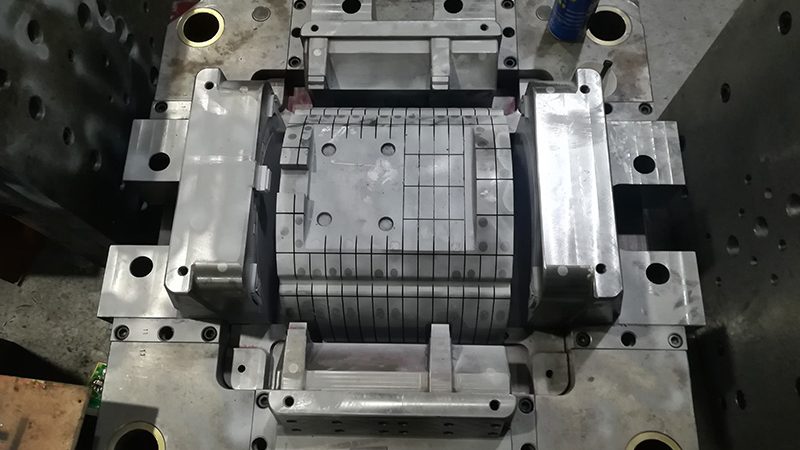 冲压模具槽孔加工：关键工艺与注意事项