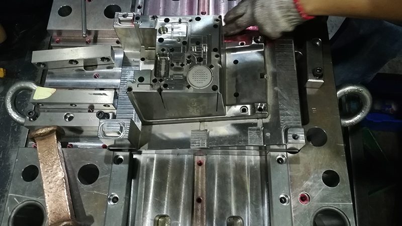 注塑模具保养与维修区别