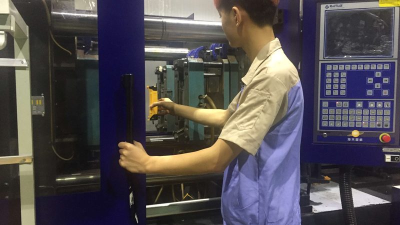 苏州精密模具配件定制的奥秘：如何打造高效生产利器**